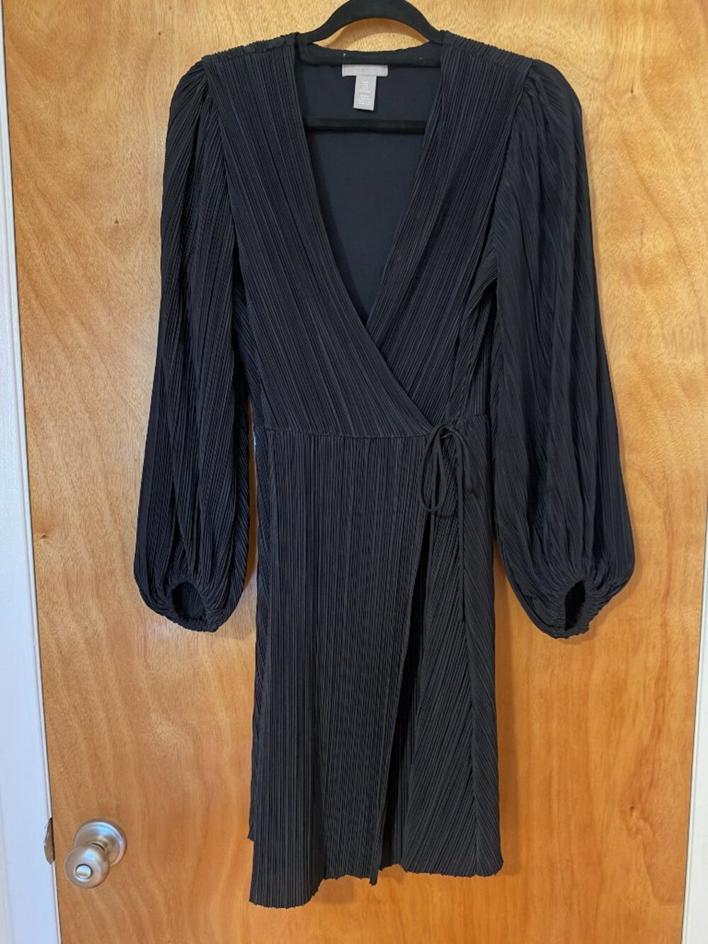 H&M Black Plissé Wrap Dress Balloon Sleeve Pleated V-Neck Size M